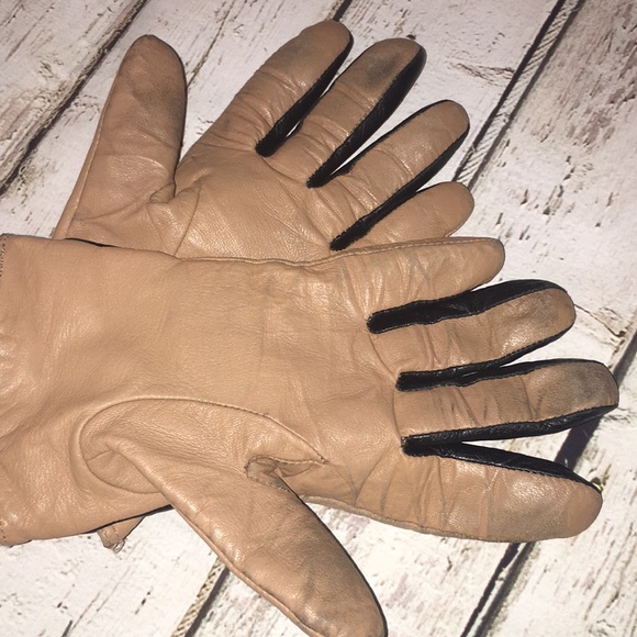 TED BAKER leather gloves w/black bow & hardware - Picture 8 of 8